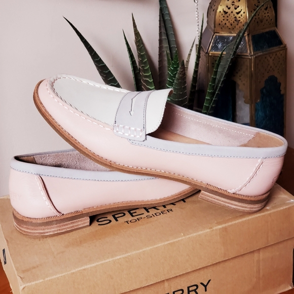 Womans Sperry shoes